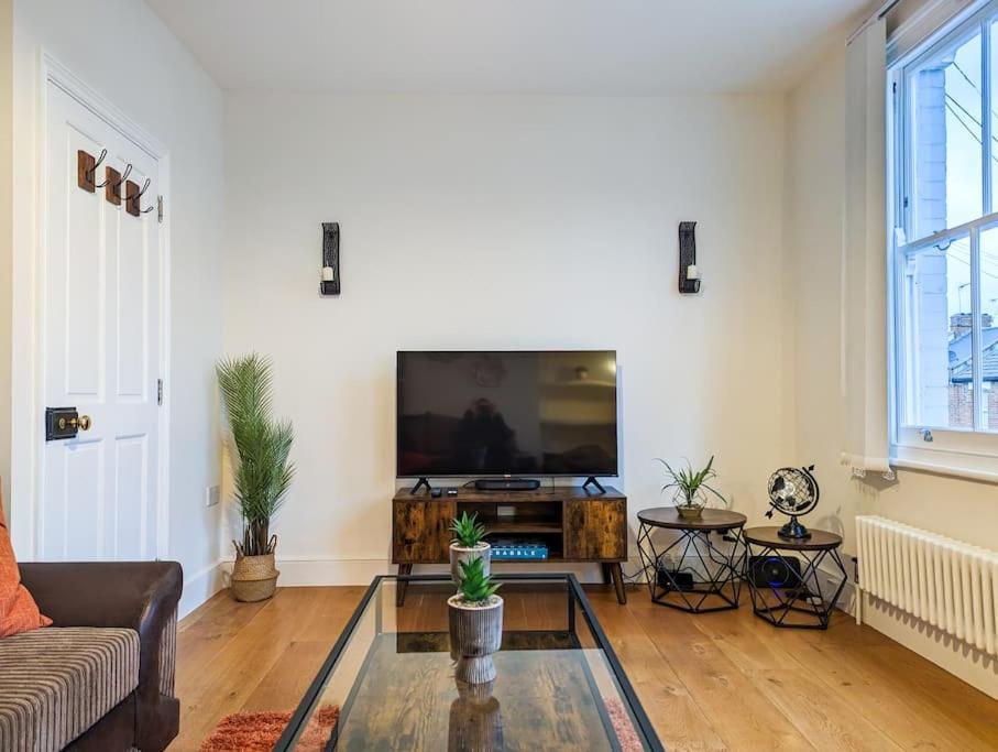 Apartament Charming 3br In Trendy Tottenham Neighborhood *