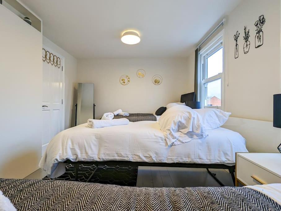 Charming 3br In Trendy Tottenham Neighborhood Londra
