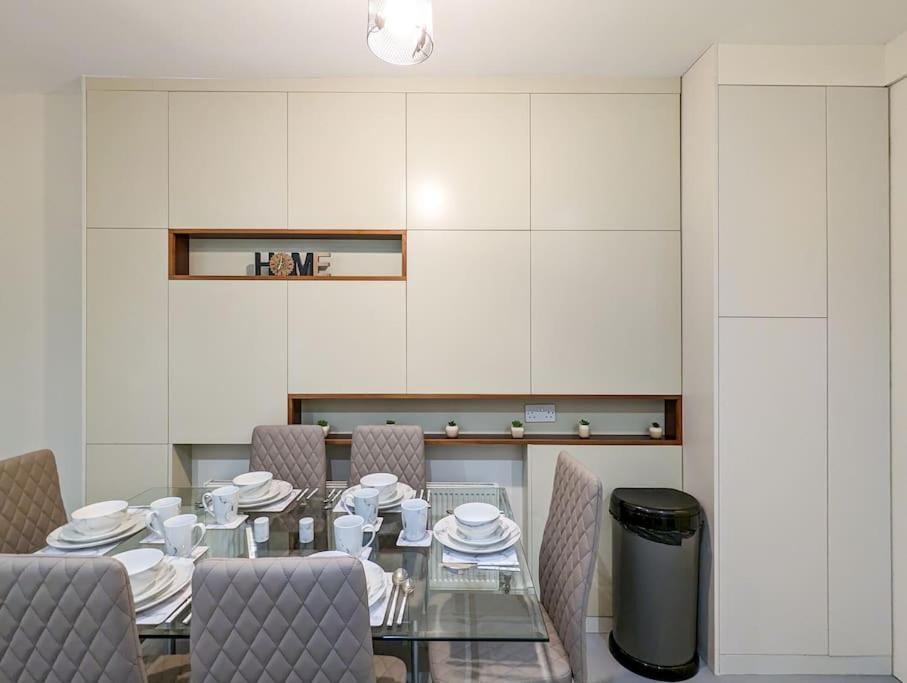 Charming 3br In Trendy Tottenham Neighborhood Apartament