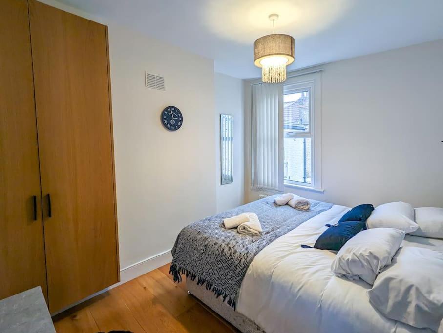 Charming 3br In Trendy Tottenham Neighborhood Apartament Londra