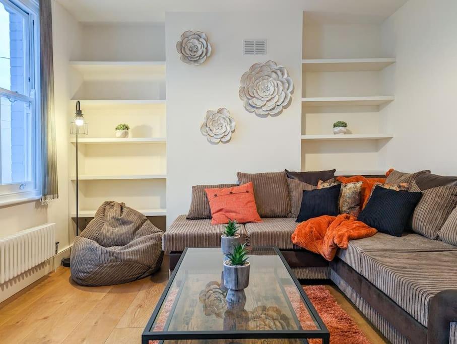 Charming 3br In Trendy Tottenham Neighborhood Londra