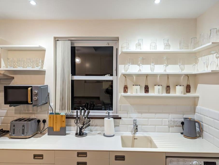 Charming 3br In Trendy Tottenham Neighborhood * Londra