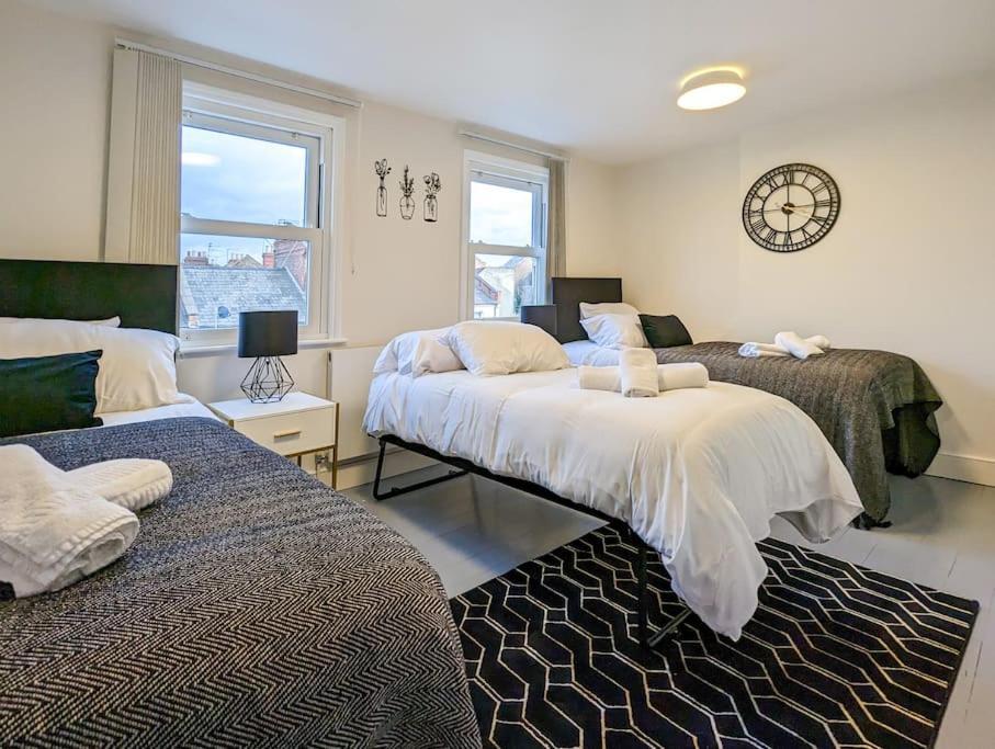 Charming 3br In Trendy Tottenham Neighborhood Apartament